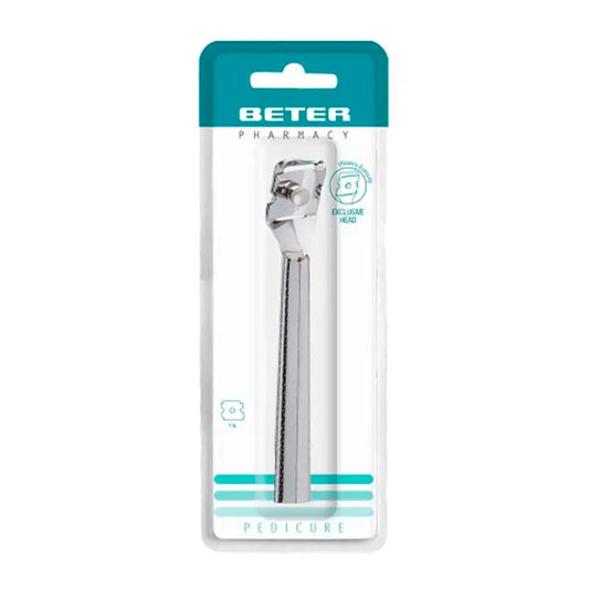 Cortacallos metálico Beter con cuchilla de corte regulable para eliminar callosidades.