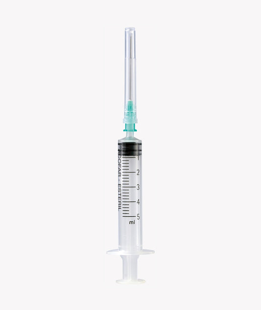 Jeringa C/A Acofar de 5ml, estéril, para administración precisa de medicamentos.